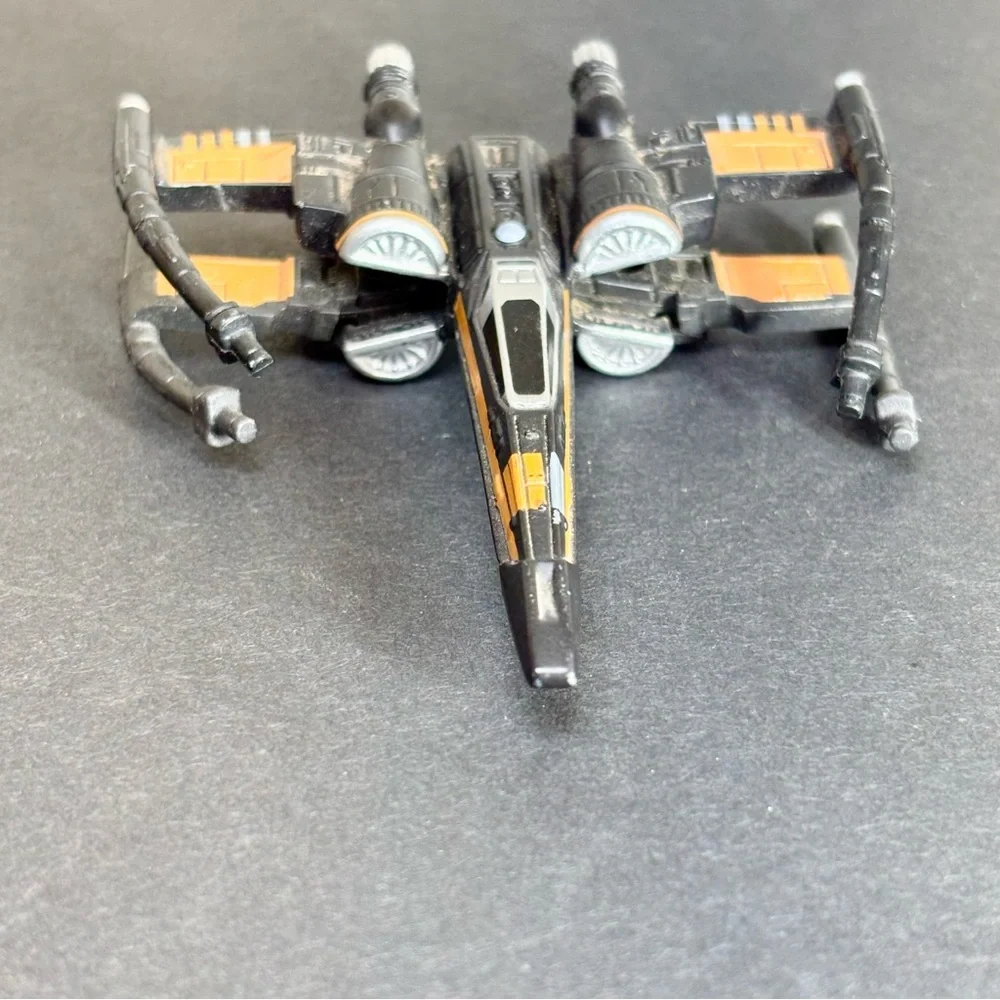 Hot Wheels Black Star Wars X-Wing Fighter Poe Dameron Ship Starship‎ Toy
